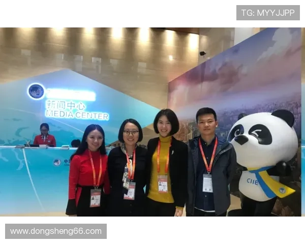 凤凰网直播间：直击热点事件，对话权威专家